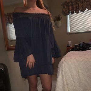 🌻NWOT Off the Shoulder Flow Dress🌻